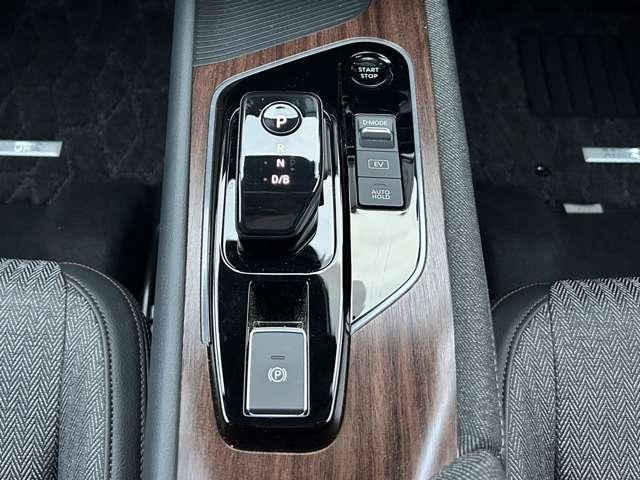 オーラ １．２　Ｇ　ＦＯＵＲ　４ＷＤ　ワンオーナー車　エマブレ　ＬＤＷ　記録簿　盗難防止システム　オートエアコン　スマートキー　バックカメラ　アルミホイール　４ＷＤ　ＥＴＣ車載器　ナビＴＶ　メモリーナビ　ドライブレコーダー　寒冷地仕様（20枚目）