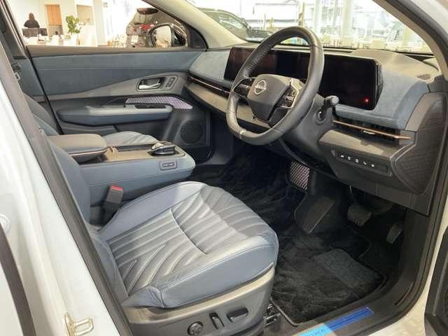 �u�����t���b�g�Ń��r���O�̂悤�ȉ�����v�A���A�̓Z���^�[�R���\�[�����������ߑ������t���b�g�Ŕ��ɍL���ł��B��Ԃ́w�s���i����ǂ�j�x�̂悤�ȏƖ���������D�����Ƃ炵�܂�