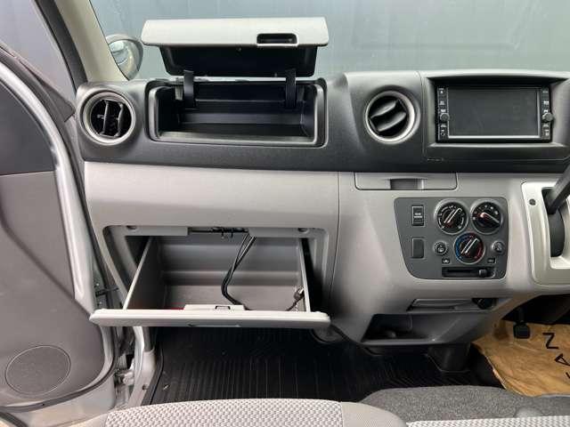 NV350キャラバンバン 2.5 DX ロングボディ ディーゼルターボ 4WD バックカメラ ETC レンタカーアップ Bカメ オートエアコン 点検記録簿付 盗難防止システム キーフリーシステム パワーステ エアバッグ パートタイム4WD ABS ETC パワーウィンド 衝突軽減システム(10枚目)