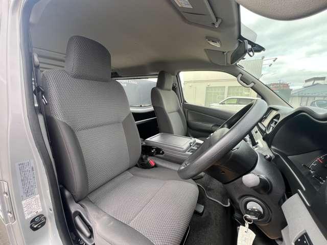 NV350キャラバンバン 2.5 DX ロングボディ ディーゼルターボ 4WD バックカメラ ETC レンタカーアップ Bカメ オートエアコン 点検記録簿付 盗難防止システム キーフリーシステム パワーステ エアバッグ パートタイム4WD ABS ETC パワーウィンド 衝突軽減システム(17枚目)