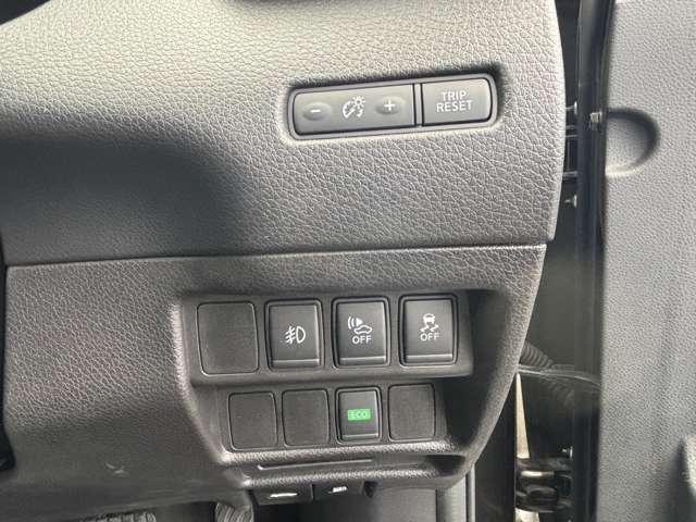 �^�]�ȉE���̃X�C�b�`�Ŋe�@�\�̐؂�ւ��⑀�삪�ł��܂��B