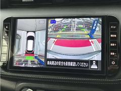 バックカメラの映像と合わせてアラウンドビューモニターで上から見下ろしたように車周辺の確認ができます。 7