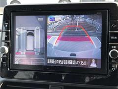 バックカメラの映像と合わせてアラウンドビューモニターで上から見下ろしたように車周辺の確認ができます。 7