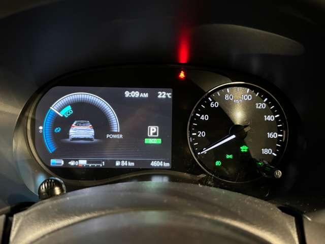 キックス Ｘ　ＦＯＵＲ　スタイルエディション　☆当社試乗車☆９インチ純正メモリーナビ☆アラウンドビューモニター☆プロパイロット☆ＬＥＤライト☆ＥＴＣ２．０☆純正前方＆室内３６０度ドラレコ☆スマートルームミラー☆ソナー☆（4枚目）
