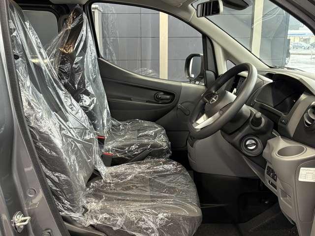 ＮＶ２００バネットバン １．６　ＤＸ　登録済未使用車　オーディオレス車（8枚目）