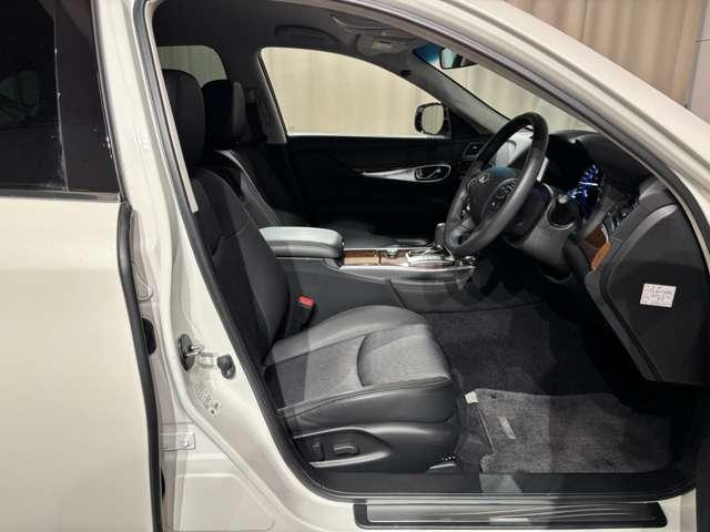 フーガハイブリッド ３．５　メーカーナビ　アラウンドビューモニター（8枚目）