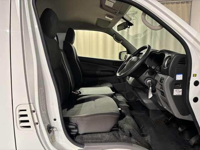 ＮＶ３５０キャラバンバン ２．５　ＤＸ　ロングボディ　ディーゼルターボ　４ＷＤ　純正ラジオ　衝突軽減ブレーキ　ＶＤＣ（8枚目）