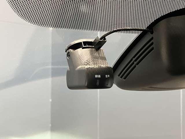 セレナ ２．０　ハイウェイスター　Ｖ　ＬＥＤ　プロパーロット　後席モニター　アラビュ　アラウンドビュ－　１オナ　アルミ　衝突被害軽減　ＬＤＰ　エアバッグ　両側オートスライドドア　ＬＥＤライト　インテリジェントキー　点検記録簿　サイドカメラ　メモリーナビ　アダプティブクルーズコントロール（14枚目）