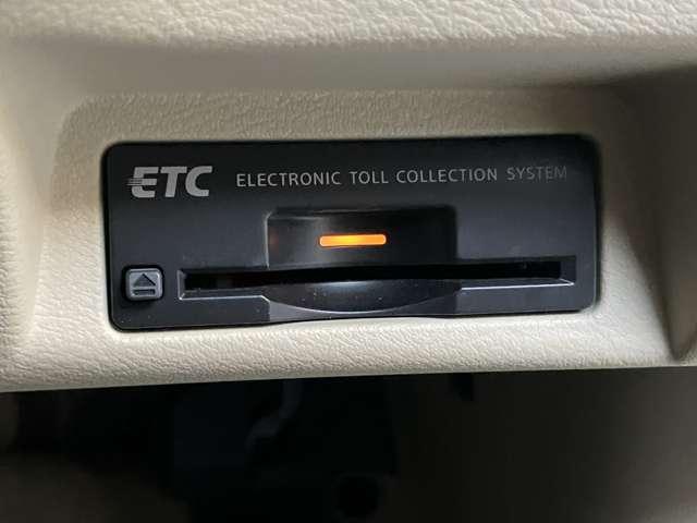 スカイライン ２．０　２００ＧＴ－ｔ　タイプＰ　ＬＥＤ　ＥＴＣ　ドラレコ　衝突軽減装置　ＨＤＤナビ　ドラレコ　ＬＥＤ　Ｂカメラ　スマートキー　黒革シート　オートクルーズコントロール　ＥＴＣ　ナビＴＶ　ＡＢＳ　アルミホイール　キーレス　オートエアコン　サイドモニター　ワンセグ（13枚目）