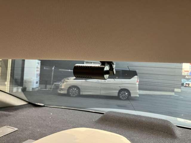 スカイライン ２．０　２００ＧＴ－ｔ　タイプＰ　ＬＥＤ　ＥＴＣ　ドラレコ　衝突軽減装置　ＨＤＤナビ　ドラレコ　ＬＥＤ　Ｂカメラ　スマートキー　黒革シート　オートクルーズコントロール　ＥＴＣ　ナビＴＶ　ＡＢＳ　アルミホイール　キーレス　オートエアコン　サイドモニター　ワンセグ（16枚目）