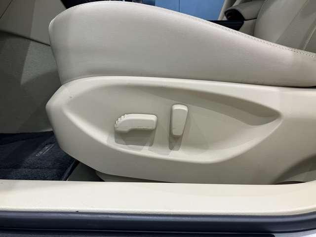 スカイライン ２．０　２００ＧＴ－ｔ　タイプＰ　ＬＥＤ　ＥＴＣ　ドラレコ　衝突軽減装置　ＨＤＤナビ　ドラレコ　ＬＥＤ　Ｂカメラ　スマートキー　黒革シート　オートクルーズコントロール　ＥＴＣ　ナビＴＶ　ＡＢＳ　アルミホイール　キーレス　オートエアコン　サイドモニター　ワンセグ（20枚目）