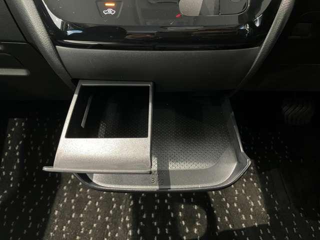 ルークス 660 ハイウェイスターGターボ 元サービス代車 片側オートS アラビュー 助手席エアバッグ アイドリングストップ機能 インテリキ- 1オーナー レーンキープ 禁煙車 LEDヘッドランプ 点検記録簿 バックモニター キーフリー ABS パワーステアリング ナビTV ワンセグ(19枚目)