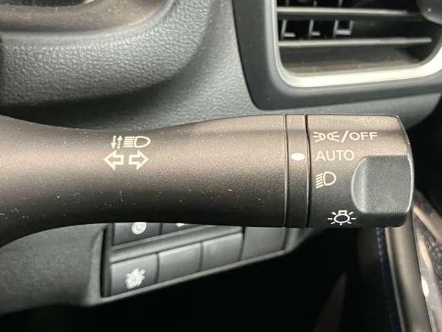 リーフ AUTECH バックカメラ LEDライト ETC 12セグ クルーズコントロール バックモニター LEDヘッドライト インテリジェントキー 車線逸脱警報 オートエアコン ETC メモリーナビ ワンセグTV ワンオーナー 記録簿 アルミ 衝突被害軽減装置(11枚目)