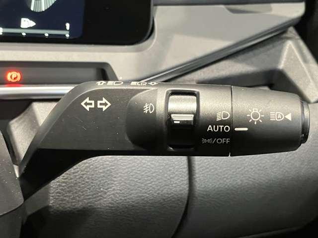 オーラ １．２　Ｇ　レザーエディション　元試乗車　ＬＥＤ　アラビュー　ＥＴＣ　ドラレコ　ワンオーナ　追突防止　本革　車線逸脱警報装置　禁煙車　ＬＥＤ　ドライブレコーダー　記録簿　バックモニター　ＥＴＣ　インテリジェントキー　メモリーナビゲーション　ＡＷ　キーレスエントリー　オートエアコン（9枚目）