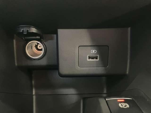 �V���K�[�\�P�b�g�E�t�r�a�[�d�������Ă���̂ŗl�X�ȓd�q�@��̏[�d�ɑΉ��ł��܂��I�[�d���C�ɂ��Ȃ��Ă����̂Ń����O�h���C�u�̍ۂɃX�g���X���X�I