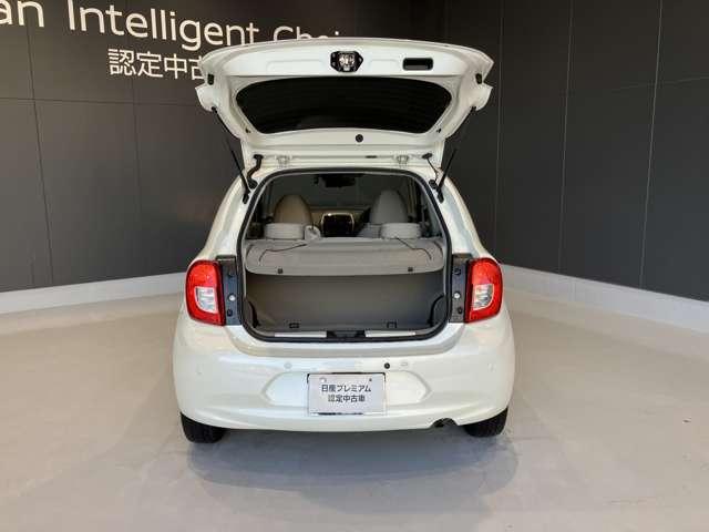 �Ƃ̃{�[�h����������Ă��܂��B�O���猩��ꂽ���Ȃ����̂��Ւf���Ă���܂��B