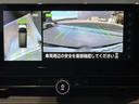 前後左右4つのカメラで、上から見たような映像をお届け、駐車時も安心、アラウンドビューモニター付(肉眼では確認し辛い左前の映像に切り替えることも可能です)。