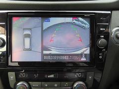 前後左右４つのカメラで、上から見たような映像をお届け、駐車時も安心、アラウンドビューモニター付（肉眼では確認し辛い左前の映像に切り替えることも可能です）。 7