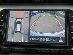 前後左右４つのカメラで、上から見たような映像をお届け、駐車時も安心、アラウンドビューモニター付（肉眼では確認し辛い左前の映像に切り替えることも可能です）。 7