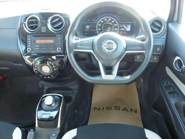 ノート １．２　ｅ－ＰＯＷＥＲ　Ｘ　当社下取りワンオーナー車　運転席助手席エアバック　レーンキープ　ＡＵＴＯエアコン　１オーナー　盗難防止システム　ＡＷ　運転席エアバッグ　キーレスエントリー　ＥＴＣ車載器　パワーウィンドウ　パワステ　ＡＢＳ　スマキ－（4枚目）