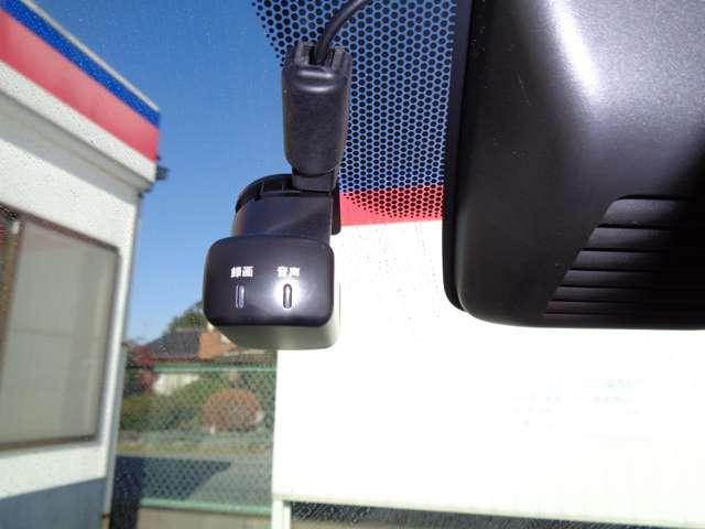 マーチ １．２　Ｓ　メモリーナビ　バックモニター　１セグＴＶ　メンテナンスノート　衝突軽減ブレーキ　レーンキープアシスト　１オーナ－　運転席助手席エアバック　キーレス　バックモニター　ドラレコ　ナビＴＶ　パワーウインド　メモリーナビゲーション　ＰＳ（5枚目）