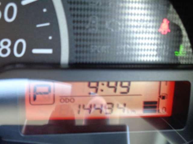 マーチ １．２　Ｓ　メモリーナビ　バックモニター　１セグＴＶ　メンテナンスノート　衝突軽減ブレーキ　レーンキープアシスト　１オーナ－　運転席助手席エアバック　キーレス　バックモニター　ドラレコ　ナビＴＶ　パワーウインド　メモリーナビゲーション　ＰＳ（8枚目）