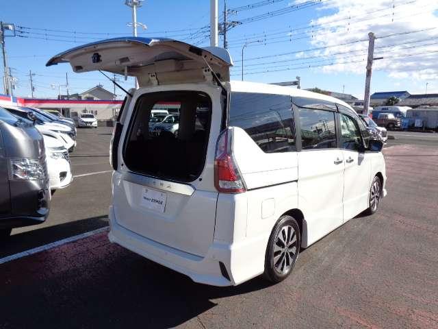 セレナ ２．０　ハイウェイスター　Ｖセレクション　両側ハンズフリーオートスライドドア装備　全周カメラ　Ｉ－ＳＴＯＰ　サイドカメラ　両側ＡＳＤ　Ａクルーズ　ワンオ－ナ－車　車線逸脱　ＬＥＤヘッドライト　バックカメラ　ＥＴＣ　ＴＶナビ　ドライブレコーダー　キーレス　オートエアコン　メモリーナビ（13枚目）