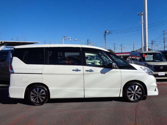 セレナ ２．０　ハイウェイスター　Ｖセレクション　両側ハンズフリーオートスライドドア装備　全周カメラ　Ｉ－ＳＴＯＰ　サイドカメラ　両側ＡＳＤ　Ａクルーズ　ワンオ－ナ－車　車線逸脱　ＬＥＤヘッドライト　バックカメラ　ＥＴＣ　ＴＶナビ　ドライブレコーダー　キーレス　オートエアコン　メモリーナビ（17枚目）