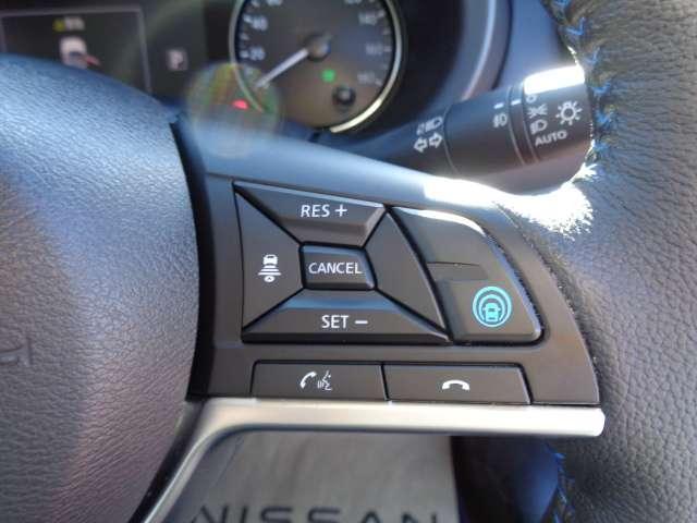 �v���p�C���b�g�����A�����Ԃ̍��������̉^�]���T�|�[�g���Ă���܂��B