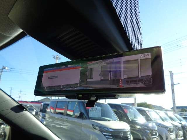 ���Y�̃X�}�[�g�E���[���~���[�͓������j�^�[�Ō���̏󋵂��N���A�ȉ摜�Ŋm�F�ł��A�ʏ�̃��[���~���[�ɐ؂�ւ��Č�Ȃ̗l�q���m�F���邱�Ƃ��ł��܂�