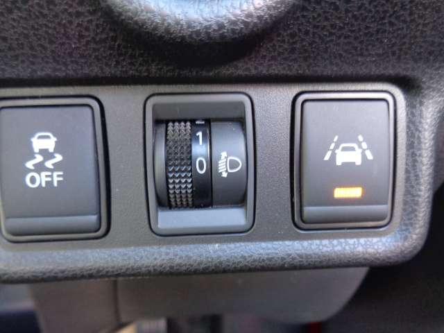 ノート １．２　ｅ－ＰＯＷＥＲ　Ｘ　メモリーナビ　アラウンドビューモニター　３６０°カメラ　記録簿付　Ｒカメラ　運転席助手席エアバック　レーンキープ　ＡＵＴＯエアコン　１オーナー　盗難防止システム　ナビＴＶ　サイドカメラ　運転席エアバッグ　キーレスエントリー　ドラレコ　ＡＢＳ（5枚目）