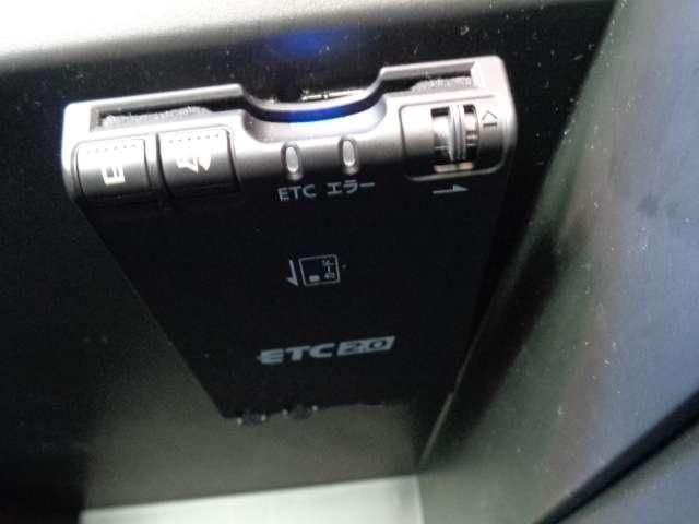 ノート １．２　ｅ－ＰＯＷＥＲ　Ｘ　メモリーナビ　アラウンドビューモニター　３６０°カメラ　記録簿付　Ｒカメラ　運転席助手席エアバック　レーンキープ　ＡＵＴＯエアコン　１オーナー　盗難防止システム　ナビＴＶ　サイドカメラ　運転席エアバッグ　キーレスエントリー　ドラレコ　ＡＢＳ（8枚目）