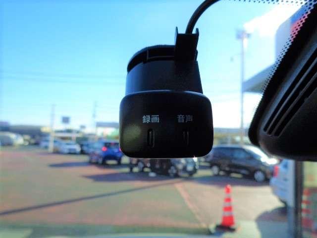 セレナ 1.2 e-POWER ハイウェイスター V アーバンクロム プロパイロット 後席モニタ 前後ドラレコ インテリジェントエマージェンシーブレーキ 全周囲カメラ LEDヘッド アダプティブクルーズ ETC 両側自動ドア レーンアシスト ドラレコ ワンオーナー インテリキー バックカメラ ABS(16枚目)