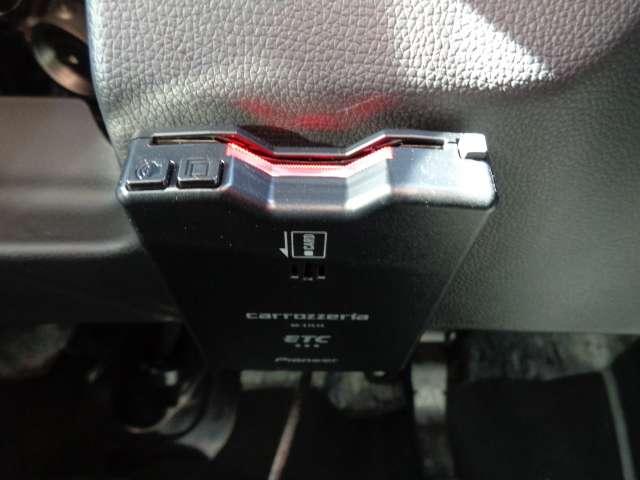 フィット １．５　１５ＸＬ　メモリーナビ　バックモニター　ドライブレコーダー　ＬＥＤヘッド　１セグＴＶ　オートエアコン　リヤカメラ　クルーズコントロール　ＡＢＳ　スマートキー　ＥＴＣ　メモリーナビ　ナビＴＶ　衝突被害軽減装置（9枚目）