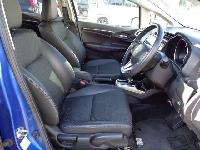 フィット １．５　１５ＸＬ　メモリーナビ　バックモニター　ドライブレコーダー　ＬＥＤヘッド　１セグＴＶ　オートエアコン　リヤカメラ　クルーズコントロール　ＡＢＳ　スマートキー　ＥＴＣ　メモリーナビ　ナビＴＶ　衝突被害軽減装置（16枚目）