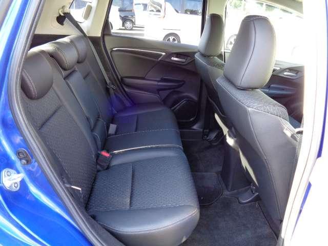 フィット １．５　１５ＸＬ　メモリーナビ　バックモニター　ドライブレコーダー　ＬＥＤヘッド　１セグＴＶ　オートエアコン　リヤカメラ　クルーズコントロール　ＡＢＳ　スマートキー　ＥＴＣ　メモリーナビ　ナビＴＶ　衝突被害軽減装置（17枚目）