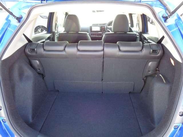 フィット １．５　１５ＸＬ　メモリーナビ　バックモニター　ドライブレコーダー　ＬＥＤヘッド　１セグＴＶ　オートエアコン　リヤカメラ　クルーズコントロール　ＡＢＳ　スマートキー　ＥＴＣ　メモリーナビ　ナビＴＶ　衝突被害軽減装置（18枚目）