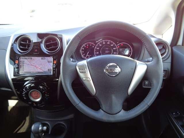 ノート １．２　メダリスト　メモリーナビ　アラウンドビューモニター　アラウンドビュモニター　イモビライザー　Ａストップ　インテリキー　オートエアコン　左右エアバック　バックビューモニター　メモリーナビ　ドラレコ　ＥＴＣ　車線逸脱防止　１オーナー　ナビＴＶ　パワステ（4枚目）