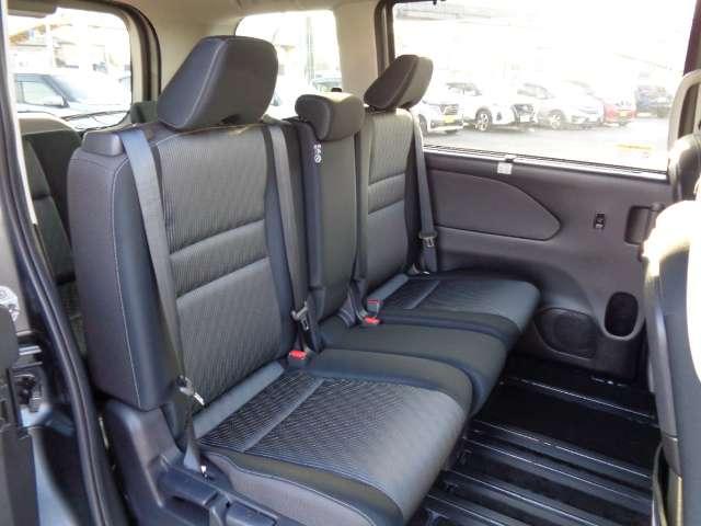 セレナ ２．０　ハイウェイスター　Ｖ　４ＷＤ　プロパイロット装備当社下取りワンオーナー　地デジ　カーテンエアバック　両側パワ－スライドドア　ＬＤＰ　ワンオナ　衝突被害軽減装置　追従クルーズ　ＬＥＤライト　フルオートエアコン　バックモニター　ＥＴＣ（15枚目）