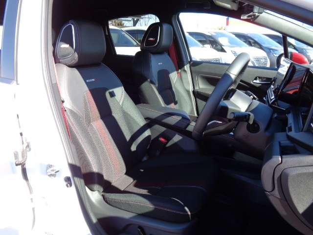 オーラ １．２　ＮＩＳＭＯ　チューンド　ｅ－ＰＯＷＥＲ　４ＷＤ　ＢＯＳＥサウンドシステム装備当社社有車ＵＰ車両　フルセグ　４ＷＤ　ＬＥＤヘッド　オートハイビーム　車線逸脱警報　ＥＴＣ　キーレス　インテリキー　アルミ　ナビＴＶ　メモリーナビ　アラウンドビュ－モニタ－（17枚目）