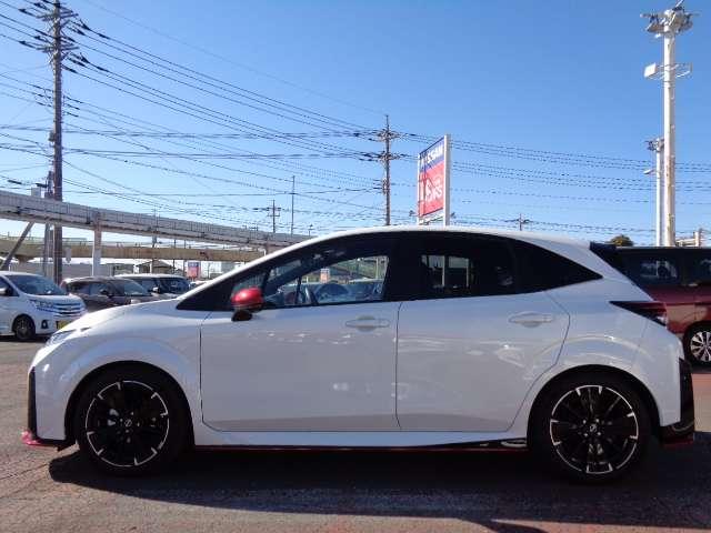 オーラ １．２　ＮＩＳＭＯ　チューンド　ｅ－ＰＯＷＥＲ　４ＷＤ　ＢＯＳＥサウンドシステム装備当社社有車ＵＰ車両　フルセグ　４ＷＤ　ＬＥＤヘッド　オートハイビーム　車線逸脱警報　ＥＴＣ　キーレス　インテリキー　アルミ　ナビＴＶ　メモリーナビ　アラウンドビュ－モニタ－（23枚目）