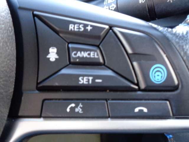 �v���p�C���b�g�����A�����Ԃ̍��������̉^�]���T�|�[�g���Ă���܂��B