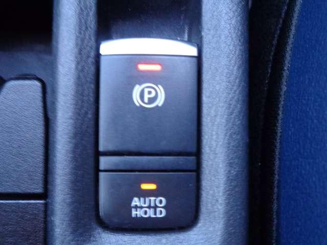 �I�[�g�u���[�L�z�[���h�@�\�͉^�]�҂̃u���[�L����ɂ���Ē�Ԃ����ۂɎ����I�Ƀu���[�L�͂�ێ�����@�\�ł��B�u��-�L���ێ�����Ă���Ƃ��ɃA�N�Z���y�_���𓥂ނƃu��-�L���������ꔭ�i���鎖���o���܂�