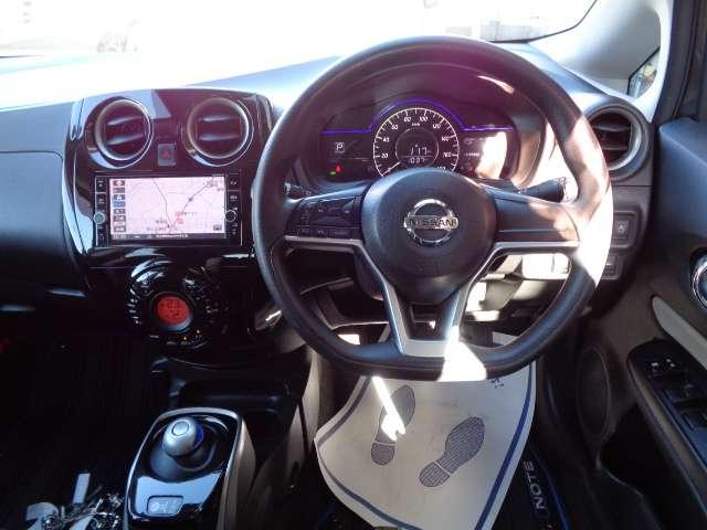 ノート １．２　ｅ－ＰＯＷＥＲ　Ｘ　メモリーナビ　ＡＶＭ　ＬＤＷ　ＥＴＣユニット　キーレスエントリ　セキュリティアラーム　バックモニタ　ＥＴＣ付　メモリーナビゲーション　パワーウインドウ　ＡＣ　アルミ　１オーナー車　レーンアシスト（4枚目）