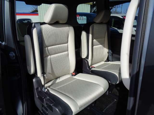 セレナ １．２　ｅ－ＰＯＷＥＲ　ハイウェイスター　Ｖ　プロパイロット装備当社下取りワンオーナー　スマートキープッシュスタート　左右パワースライドドア　エマージェンシーＢ　助手席エアバッグ　ＡＷ　ワンオーナー車　３列シート　ＥＴＣ車載器　ＬＫＡ　メモリナビ（13枚目）