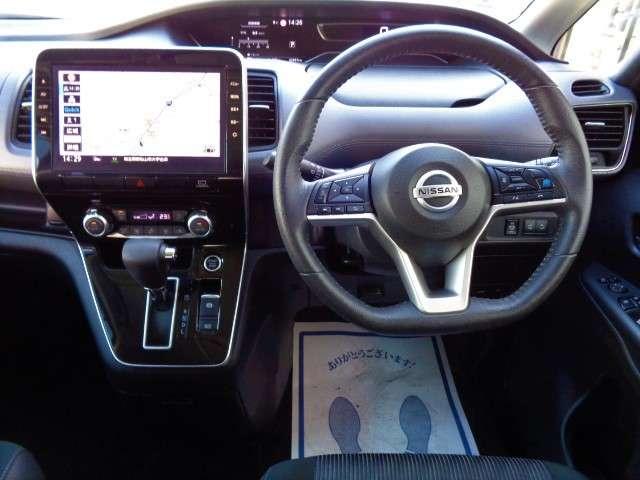 セレナ ２．０　ハイウェイスター　Ｖ　プロパイロット　後席モニター　ドラレコ　地デジ　三列シート　ＬＥＤランプ　ハイビームアシスト　ワンオーナー車　レーダークルコン　ＬＫＡ　盗難防止装置　サイドエアバッグ　パワーウインドウ　ＥＴＣ　アルミ（4枚目）