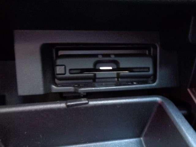 セレナ ２．０　ハイウェイスター　Ｖ　プロパイロット　後席モニター　ドラレコ　地デジ　三列シート　ＬＥＤランプ　ハイビームアシスト　ワンオーナー車　レーダークルコン　ＬＫＡ　盗難防止装置　サイドエアバッグ　パワーウインドウ　ＥＴＣ　アルミ（14枚目）