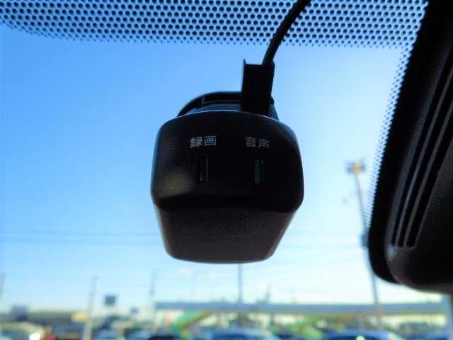 セレナ ２．０　ハイウェイスター　Ｖ　プロパイロット　後席モニター　ドラレコ　地デジ　三列シート　ＬＥＤランプ　ハイビームアシスト　ワンオーナー車　レーダークルコン　ＬＫＡ　盗難防止装置　サイドエアバッグ　パワーウインドウ　ＥＴＣ　アルミ（17枚目）