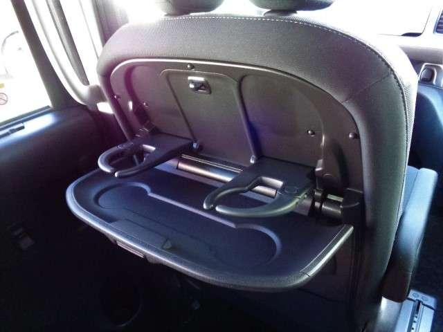 セレナ ２．０　ハイウェイスター　Ｖ　プロパイロット　後席モニター　ドラレコ　地デジ　三列シート　ＬＥＤランプ　ハイビームアシスト　ワンオーナー車　レーダークルコン　ＬＫＡ　盗難防止装置　サイドエアバッグ　パワーウインドウ　ＥＴＣ　アルミ（28枚目）