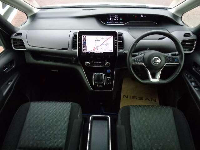 セレナ １．２　ｅ－ＰＯＷＥＲ　ハイウェイスター　Ｖ　後席モニター　プロパイロット　ドラレコ　スマートキープッシュスタート　左右パワースライドドア　エマージェンシーＢ　助手席エアバッグ　ＡＷ　ワンオーナー車　３列シート　ＥＴＣ車載器　ウォークスルー（3枚目）